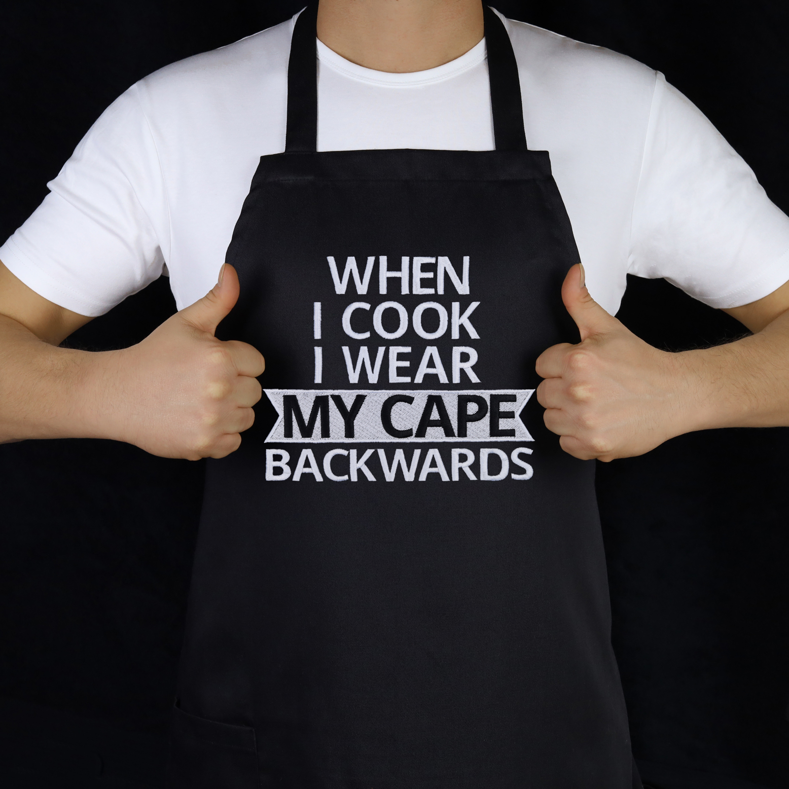 When I cook I wear my cape backwards - Kochschürze